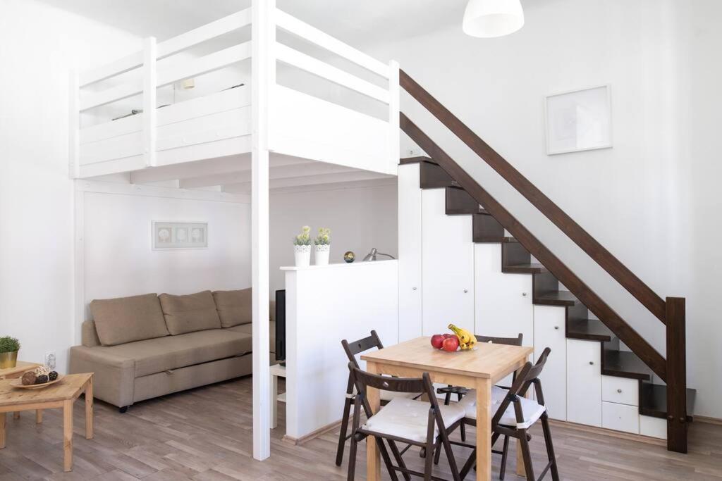 N28 Next To Andrassy Boulevard. Apartman